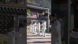 Master Chen and his disciples practice standing meditation during daily training/日常训练之陈道长与弟子一起站桩