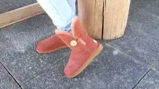 UGG Bailey Button Auburn 5803
