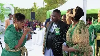 Mary Bata Akyamudde abakko kumukolo gwa Edith ne Allan kwogasse ne Mary Flavia Namulindwa #wedding