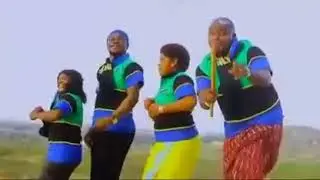 Rose Muhando ,Bony mwaitege ,Upendo Nkone na waimbaji wengine wakimwimbia Mwigul
