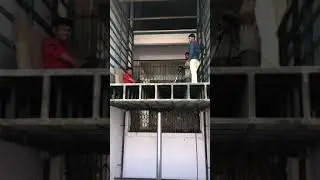 Hydraulic material lift