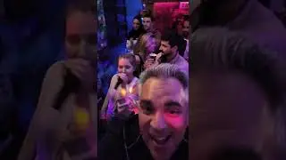 Karaoke em Budapeste na Galeria Goszdu Udvar. #maurobeni