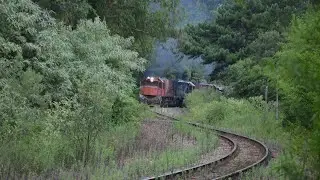 Trem acelerando e buzinando forte na subida da serra