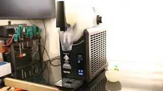 VEVOR Slushie Machine, 2.6L/88oz No Ice Needed Slushy Machine for Home, Frozen Drink Maker with 5
