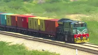 Chugging Sound GEU40 Sindh Desert Mountain Pass CSX Speedy Container Train | Pakistan Railways