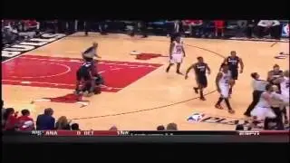 Chicago Bulls Nazr Mohammed Ejected for Shoving Lebron James