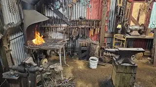 He Live Blacksmith show