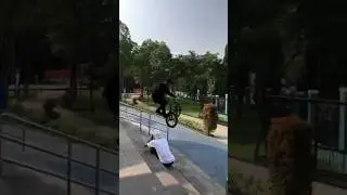 Drop Tailwhip BMX 6 anak tangga 😱 #bmx #youtube #youtubeshorts #youtubeshort #subscribe #fyp #yt