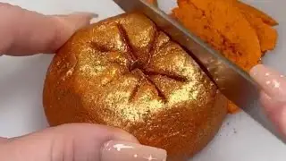 Who&rsquo;s remembers this bubble bar?! Sparkly pumpkin aka cats glittery butthole ✨ #lushcommunity