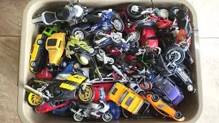 Box Full Of Diecast Cars 1/32 And Motorcycles 1/12 Welly, Kinsmart, Maisto,  Newray, Bburago