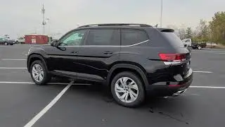 2022 VW Atlas 2.0T SE w/Technology FWD and panoramic sunroof