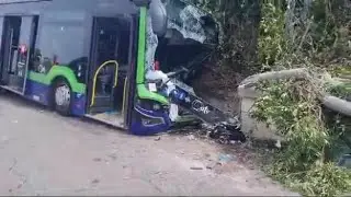 Verona, le immagini del bus dopo l’incidente
