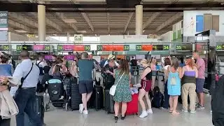 Catania Airport closed because of ashfall on runway from Mount Etna eruption