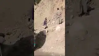 Barikot me road selab Burd hone se Phar Char kar Pedal Jarahe hai