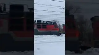 Вл10у перегоняет 2 чмэ3 и вл80с! видео @РЖДРеалЛайф