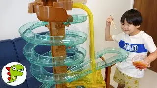 レオくんがおおきなそうめんスライダーでながしそうめんをたべるよ！ タワーズロック そうめんアドベンチャー！ トイキッズ
