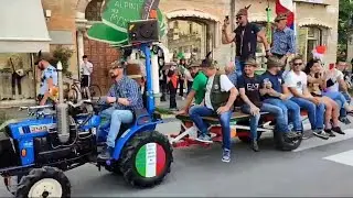 Vicenza pacificamente invasa dagli alpini tra cori, fanfare e trabiccoli