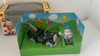 Винтажная игрушка Corgi 2001 года - Нодди в Стране игрушек - Пикап мистера Спаркса с фигуркой мис...