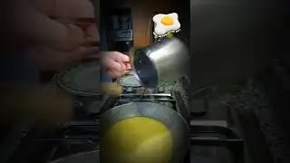 В субботнем меню синьора Zucchini я ичница болтушка.#italia #badante #zucchini #обед #яичница