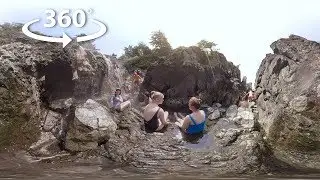 Se ressourcer aux sources d&rsquo;eau chaude des Hot Springs Cove