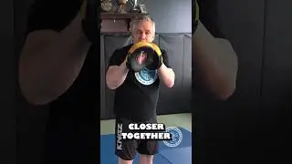 Не допускайте этой ошибки при работе с боксерскими лапами! #бокс