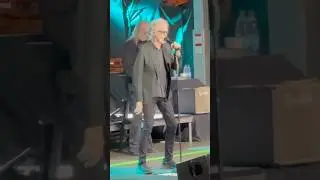 Three Dog Night&rsquo;s Danny Hutton at 82 Performs &lsquo;Black and White&rsquo; Live: A Timeless Classic
