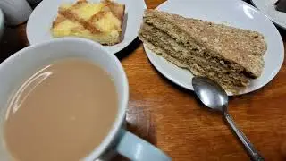 Чай в Карагаше, черный кот на ветке