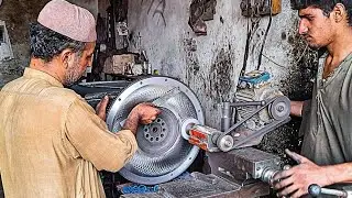 Skilled Man Polish Flywheel in Flower Shape | Truck Clutch plate resurface Lathe machine