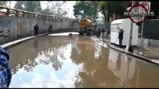Mega-inundaci&oacute;n en calzada Vallejo afecta la circulaci&oacute;n.
