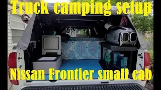 Одинокая женщина-кемпинг, установка для кемпинга на грузовике Nissan Frontier Small bed - Softtopper, следующая за Крисси