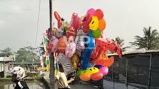 hard working balloons seller, selling balloons on the street, variety balloons