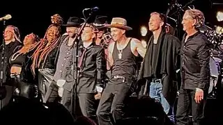 Brandi Carlile “Live and let die/We are the Champions” w/Josh Neumann, SistaStrings & Kyleen King