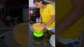 Vanilla cake cutting #love #cakecutting #youtubeshorts #cake #food #easyrecipe
