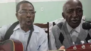 Hino com o título as batidas do martelo