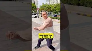 Разыграли дедушку, надев на него костюм, имитирующий мускулы!