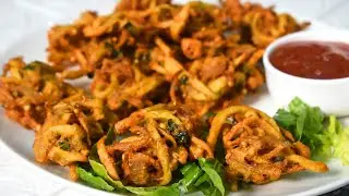 Crispy ALOO PYAZ KE PAKORE by Lively Cooking