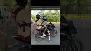 А еще мы учим пассажиров быть примерными двойками!Чтобы вместе с водителем ездить долго и счастливо!