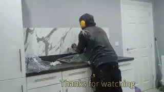 Алюминиевый фартук Splashwall Alloy с эффектом белого мрамора