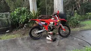 Bloopers, crashes and a black wallaby from the last ride. GoPro - Time-lapse