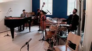 Garli   Caixa Cubo   Studio konsert