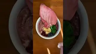 Rylie&rsquo;s RAW pig ear breakfast👂🏼🐷🥩
