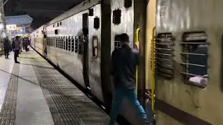 Train 17030 Vijayapura Express Arriving at Begumpet Train Station!! #ultralegendarybeast #indianrail