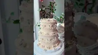 Bringing vintage charm to life with this dreamy floral wedding cake 🌸 #weddingcake #shortsvideo