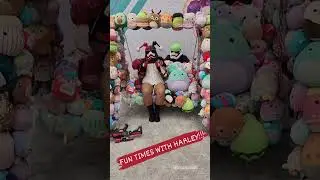 Meanwhile at #fanexpocanada ... #jokerfolie&agrave;deux #joker #harleyquinn #batman #squishmallows #cosplay