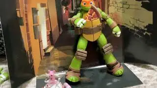 TMNT Neca Michelangelo opening box