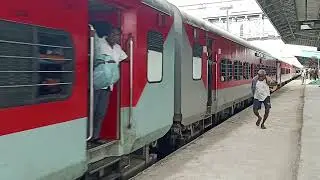 Navjeevan Express Arriving Tenali Junction