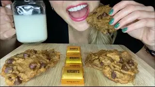 ASMR VEGAN CHOCOLATE CHIP COOKIES, HERSHEY'S NUGGETS (no talking, soft eating sounds) | kakes-ASMR
