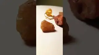 GOLD COLOR ADJUSTABLE RING WITH LEMON COLOR BALTIC AMBER