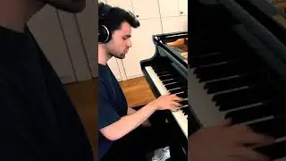 CIRCLES by Julius Luchterhandt. Watch the full video on Youtube! #piano #drums #bass #producer
