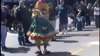 MOM_O dancing